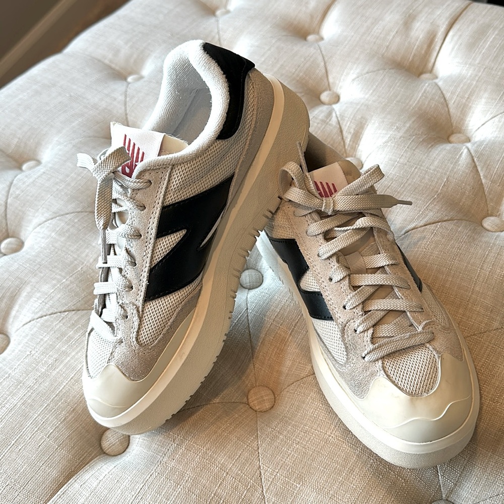 Like New!!  New Balance CT302- size 7